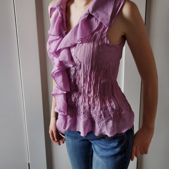 Vintage Jessica Sleeveless Blouse with Front Ruffle and Lace Detail in Lilac - Picture 1 of 4